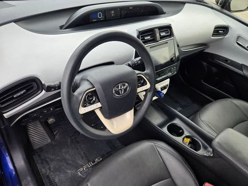 Used 2017 Toyota Prius Two w/ Prius Two Safety Plus Package FWD image 10