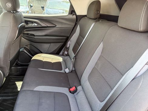 Used 2021 Chevrolet TrailBlazer LT FWD image 17