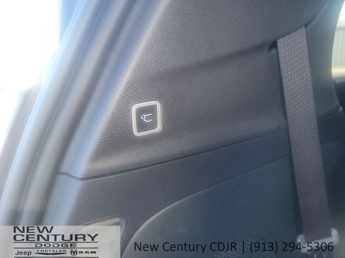 New 2026 Chrysler Pacifica Limited w/ Uconnect Theater Family Group image 29