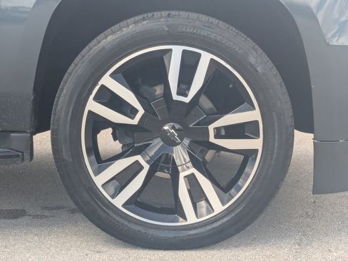 Used 2020 Chevrolet Suburban Premier AWD/4WD image 12