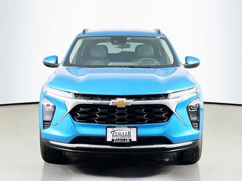New 2026 Chevrolet Trax LT w/ LT Convenience Package image 2