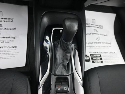 Used 2022 Toyota Corolla LE FWD image 22