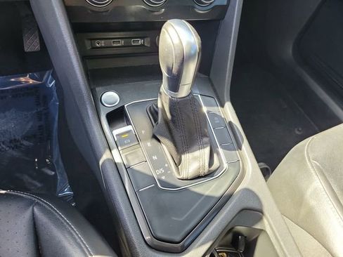 Used 2018 Volkswagen Tiguan SEL FWD image 22