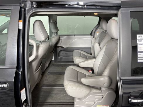 Used 2017 Toyota Sienna AWD image 29
