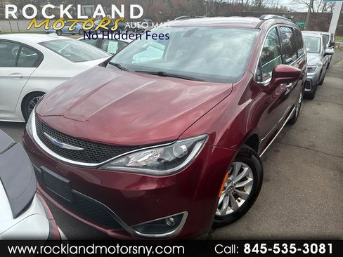 Used 2018 Chrysler Pacifica Touring-L image 1