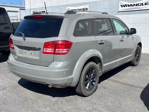 Used 2020 Dodge Journey SE w/ Blacktop Package image 8