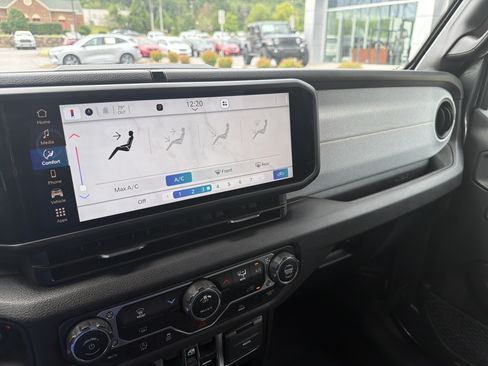 Used 2025 Jeep Gladiator Sport AWD/4WD image 35
