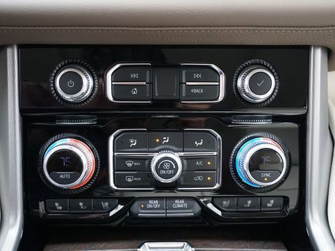 Used 2021 GMC Yukon XL Denali w/ Denali Premium Package image 37