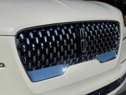 Used 2022 Lincoln Aviator Black Label w/ Dynamic Handling Package image 16