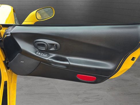 Used 2002 Chevrolet Corvette Convertible w/ Preferred Equipment Group1 image 14