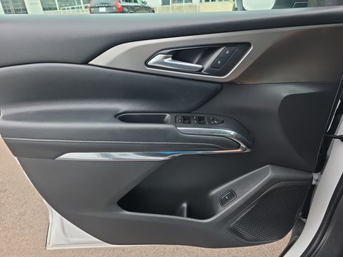 Used 2026 Chevrolet Traverse LT FWD image 18