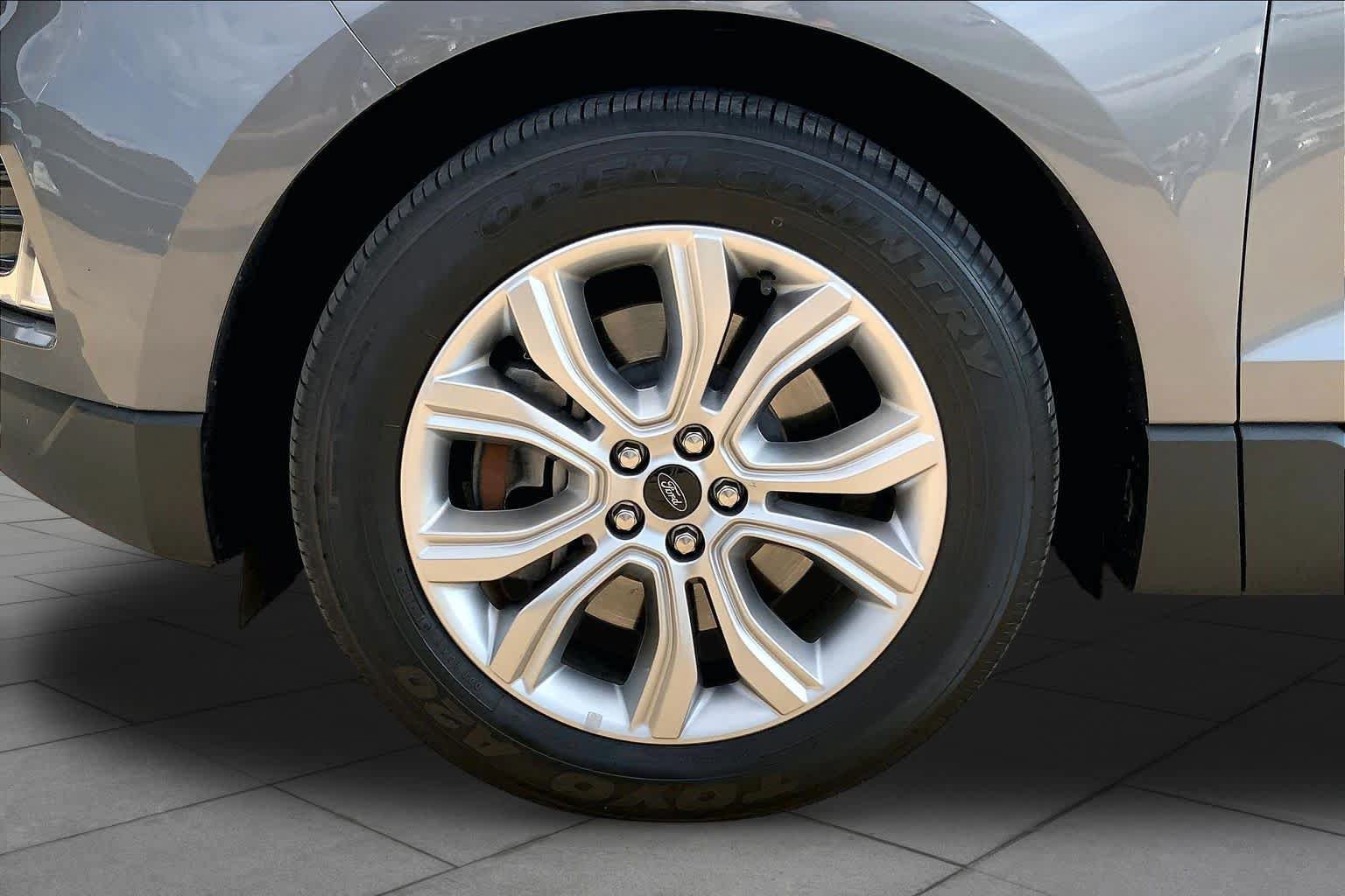 Used 2023 Ford Edge Titanium AWD/4WD image 10