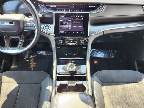 Used 2022 Jeep Grand Cherokee Altitude AWD/4WD image 12