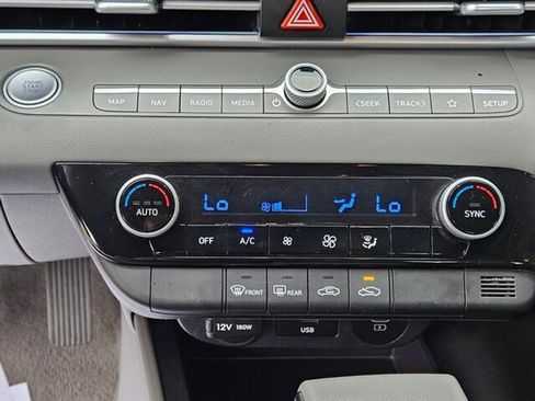 Used 2024 Hyundai Elantra SEL image 21