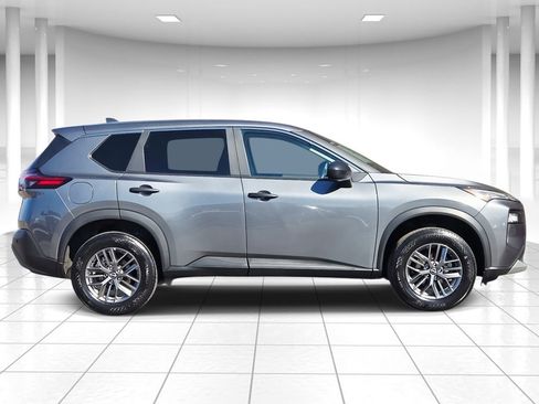 Used 2023 Nissan Rogue S image 2
