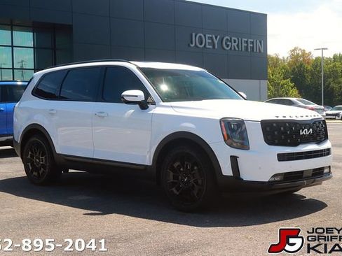Certified 2022 Kia Telluride SX w/ SX Prestige Package AWD/4WD image 3