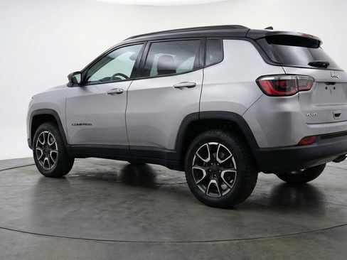 Used 2025 Jeep Compass Trailhawk w/ Trailer Tow Group image 6