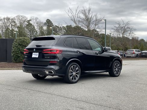 Used 2023 BMW X5 xDrive40i w/ M Sport Package image 3
