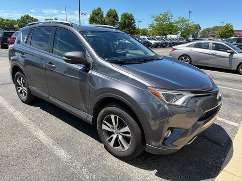 Used 2018 Toyota RAV4 XLE FWD image 2