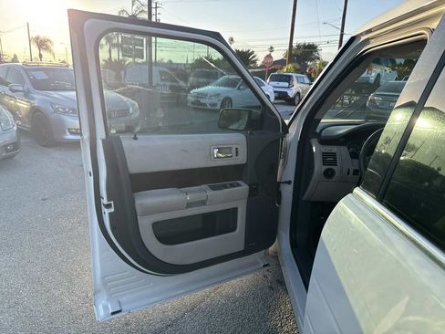Used 2011 Ford Flex SEL w/ Rapid Spec Order Code FWD image 6