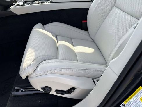 New 2026 Volvo XC90 T8 Ultra w/ Protection Package Premier image 19