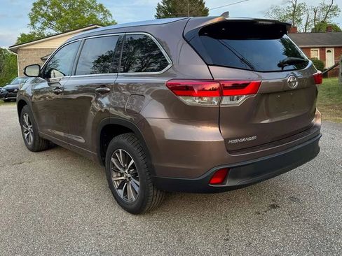 Used 2017 Toyota Highlander XLE FWD image 7
