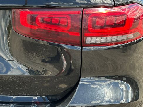 Used 2023 Mercedes-Benz GLB 250 4MATIC image 48