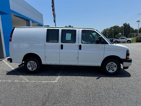 Certified 2022 GMC Savana 2500 w/ Driver Convenience Package image 3