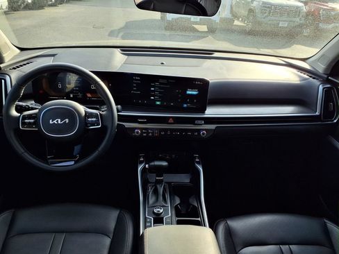 Certified 2025 Kia Sorento EX FWD image 3