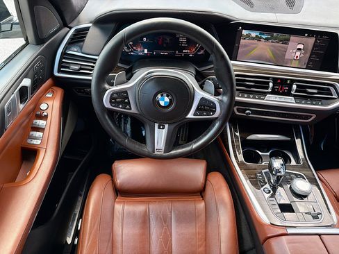 Used 2021 BMW X7 M50i w/ Dynamic Handling Package AWD/4WD image 17