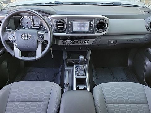 Used 2017 Toyota Tacoma SR5 AWD/4WD image 27