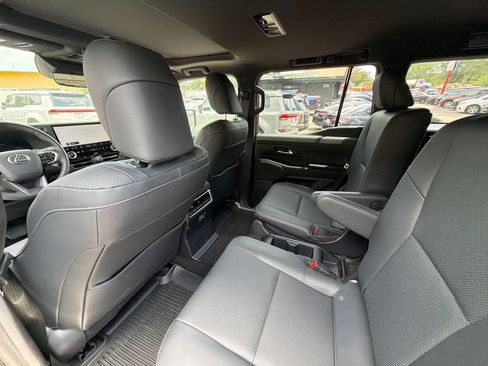 Used 2026 Lexus GX 550 w/ Accessory Package (2T) AWD/4WD image 16