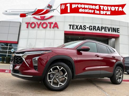 Used 2025 Chevrolet Trax LT w/ LT Convenience Package FWD image 1