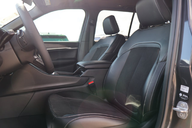 New 2026 Jeep Grand Cherokee Altitude AWD/4WD image 10