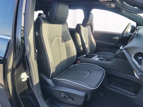 New 2027 Chrysler Pacifica Limited w/ Family Tech Group FWD image 15