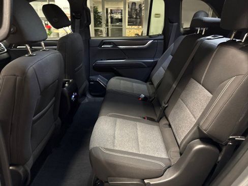 Used 2025 GMC Acadia Elevation image 24