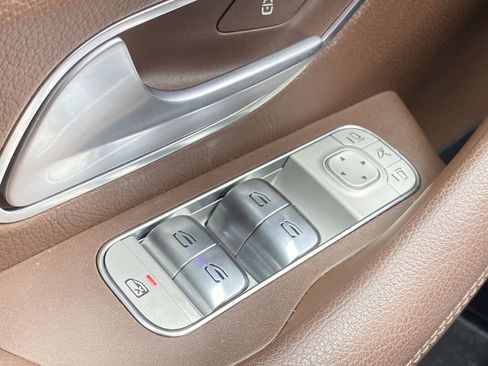 Used 2025 Mercedes-Benz GLS 450 4MATIC image 9