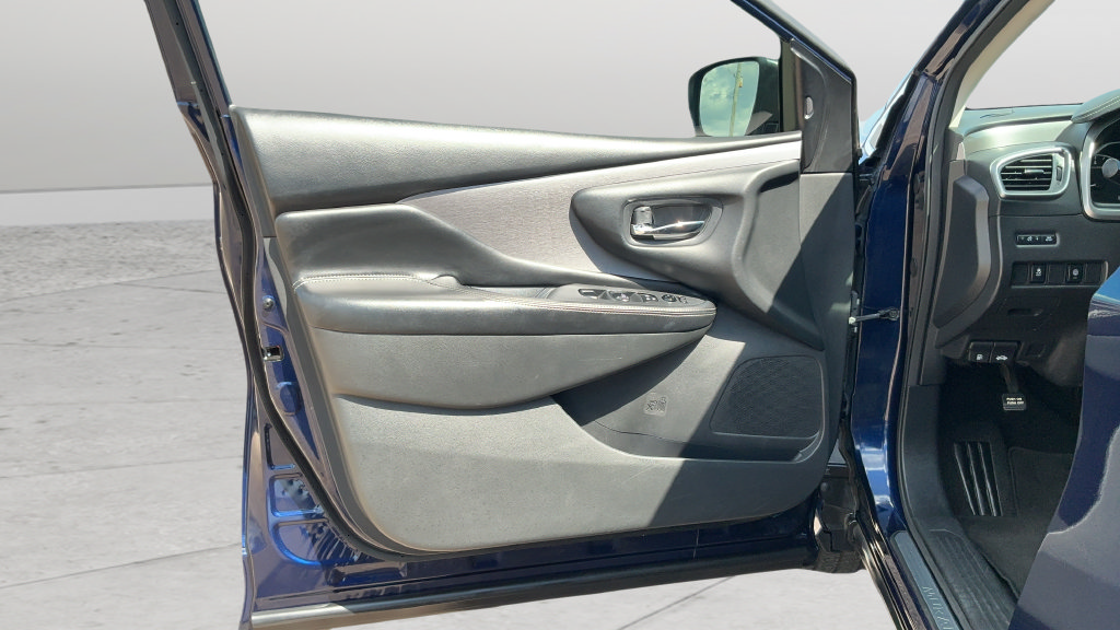 Used 2023 Nissan Murano SV FWD image 18