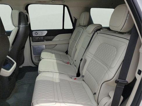 Used 2022 Lincoln Navigator Black Label AWD/4WD image 13
