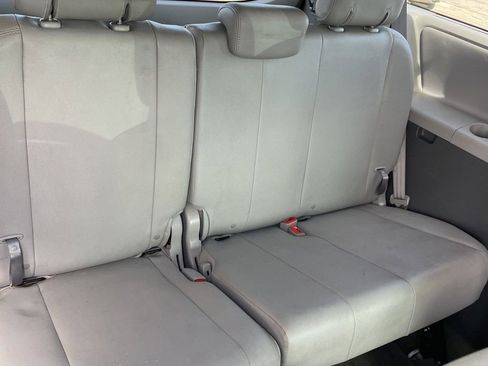 Used 2017 Toyota Sienna XLE w/ XLE Navigation Package AWD/4WD image 5