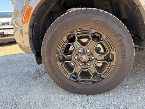 Used 2025 Ford Ranger Lariat w/ FX4 Off-Road Package AWD/4WD image 9