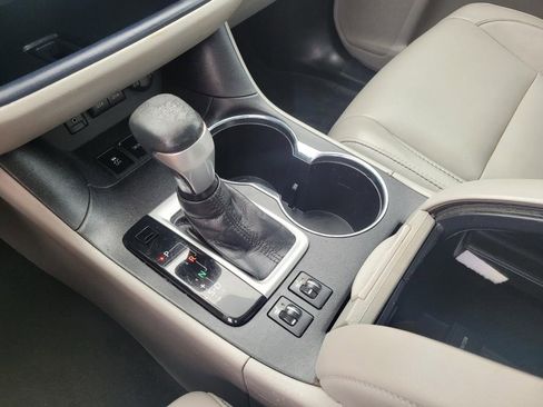 Used 2018 Toyota Highlander XLE AWD/4WD image 30