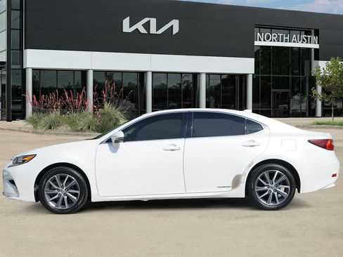 Used 2016 Lexus ES 300h w/ Premium Package w/Wood Trim FWD image 3