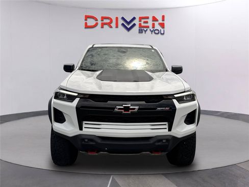 Used 2023 Chevrolet Colorado ZR2 w/ ZR2 Convenience Package III AWD/4WD image 9