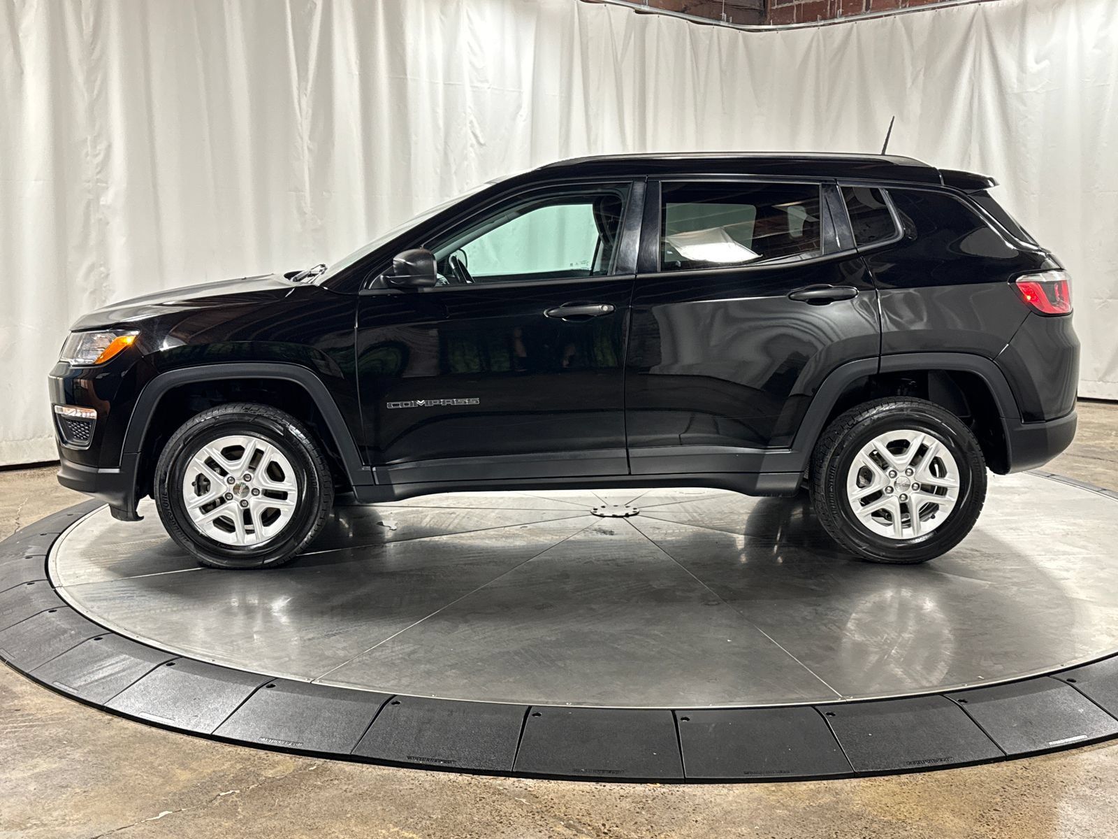 Used 2018 Jeep Compass Sport w/ Cold Weather Group AWD/4WD image 6