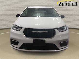 Used 2024 Chrysler Pacifica Touring-L FWD video 2