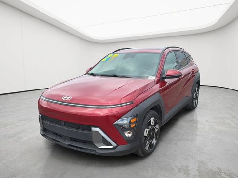 Used 2025 Hyundai Kona SEL FWD image 2