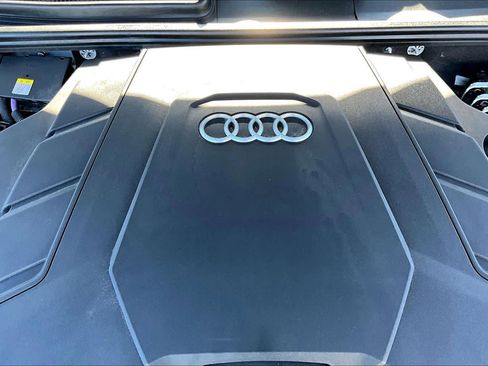 Used 2019 Audi Q8 Premium Plus image 32