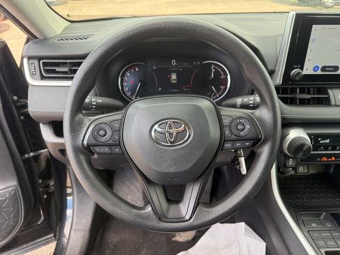Used 2025 Toyota RAV4 LE AWD/4WD image 9