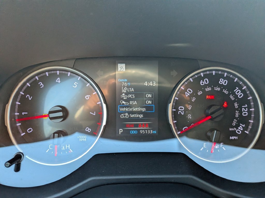 Used 2021 Toyota RAV4 LE FWD image 15